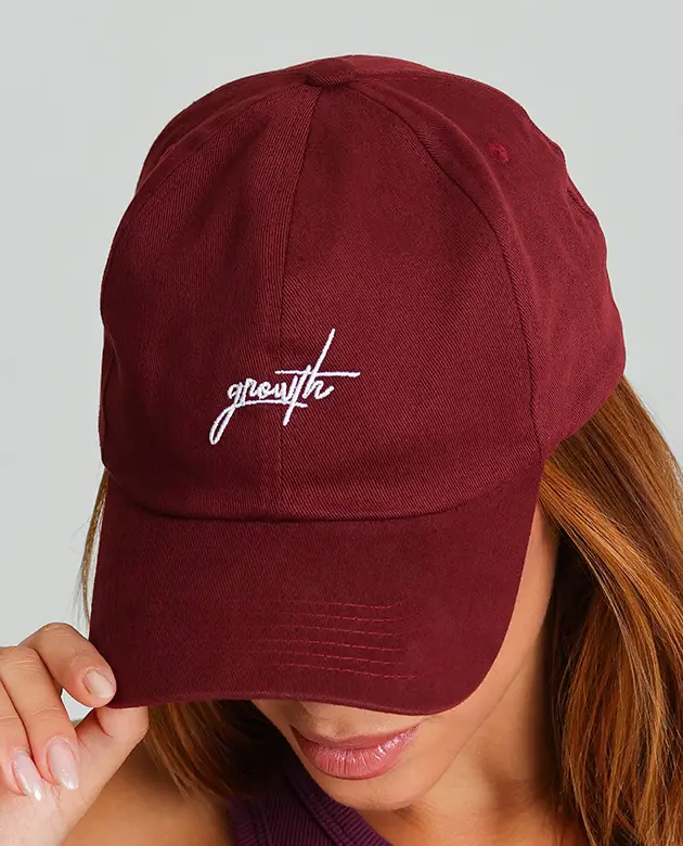 Boné Dad Hat Growth Manuscrito ruby