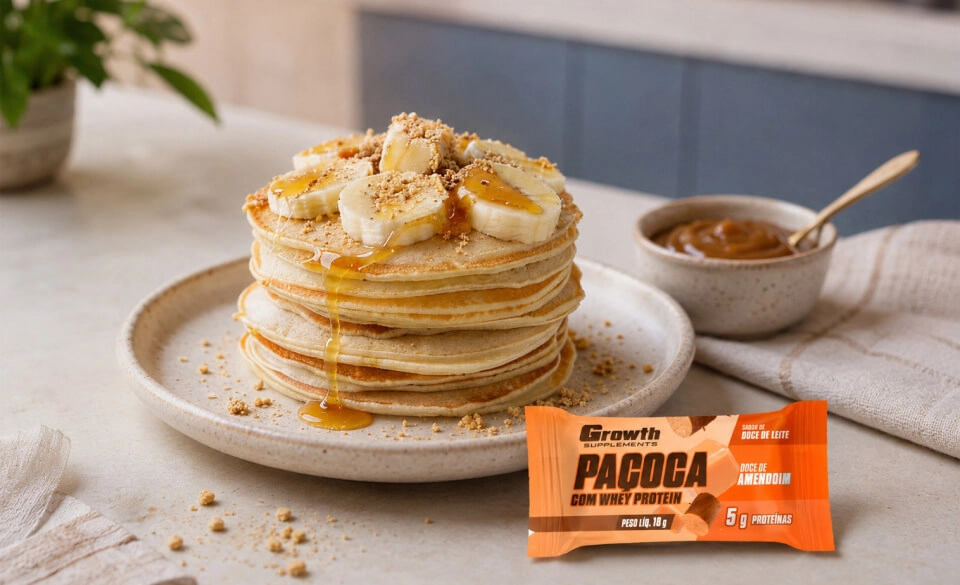 Paçoca Growth Supplements com açai ao lado de uma colher