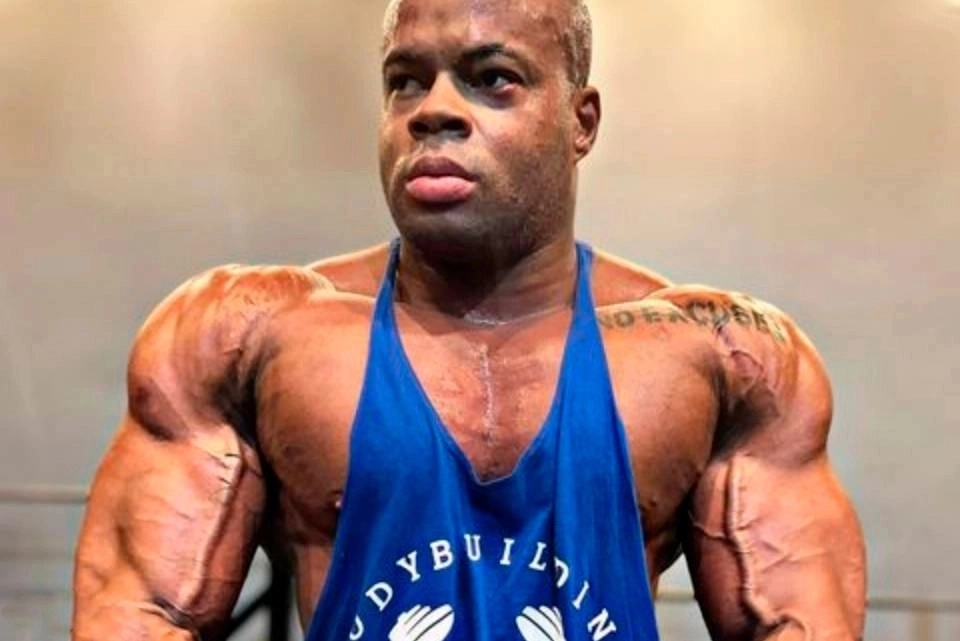 Eduardo Edoc Atleta TEAMGROWTH Mens Physique